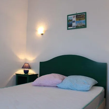 Semesterbostad Maison Jonzac, 4 Pieces, 6 Personnes - Fr-1-246d-13 Jonzac