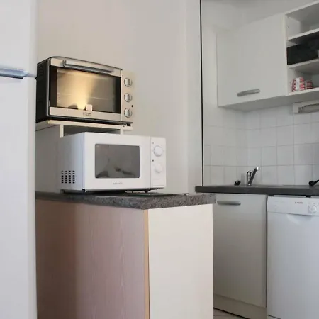 Semesterbostad Maison Jonzac, 4 Pieces, 6 Personnes - Fr-1-246d-13 Jonzac